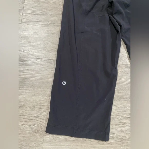 Lululemon Ultra Light Cropped Pull‎ On Athletic Pants - Picture 6 of 6